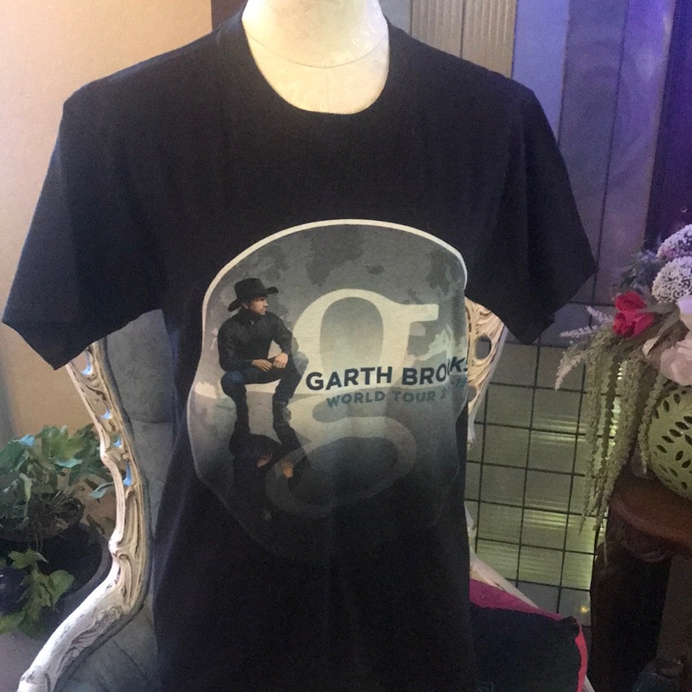 Garth brooks world tour concert T-shirt